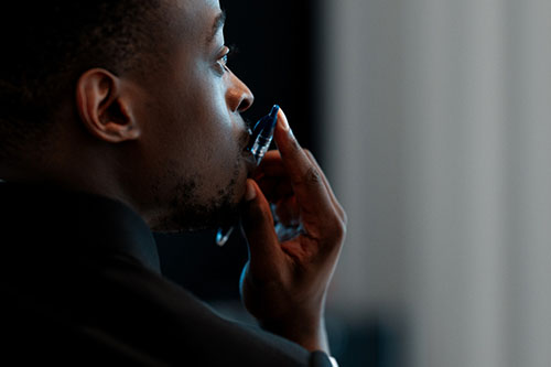 MAn die denkt op het kantoor van Tuerlickx Tax Lawyers